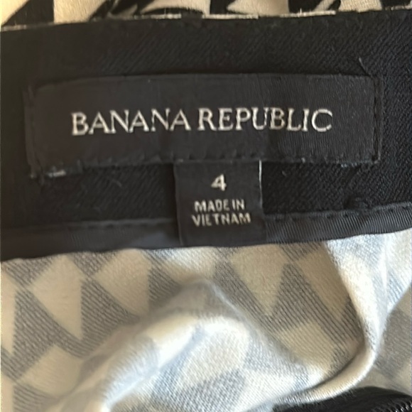 Banana Republic EUC Geometric High Waisted Black and White Midi Pencil Skirt - Picture 6 of 8